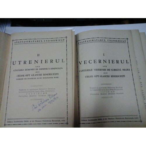 VECERNIERUL - UTRENIERUL - 2 volume VECERNIERUL - UTRENIERUL - 2 volume